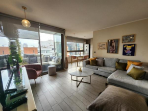 Stylish Art 2B w/Wifi, Smart TV & Parking